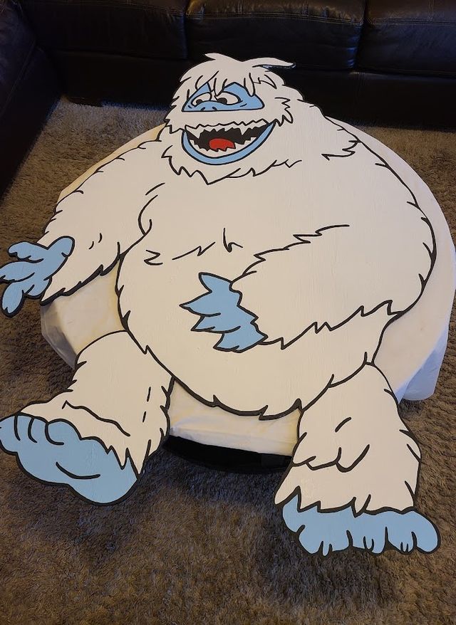 Abominable snow monster yard piece